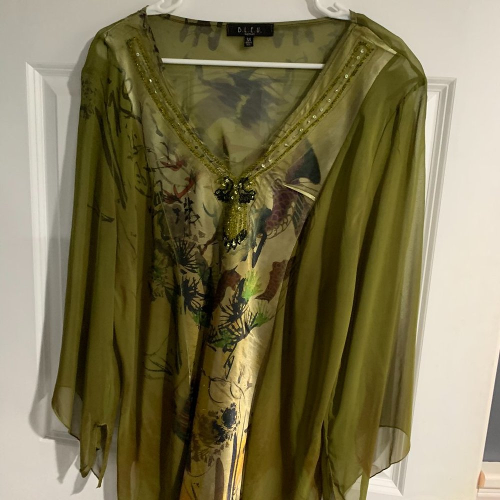 This blouse will catch everyone's attention!